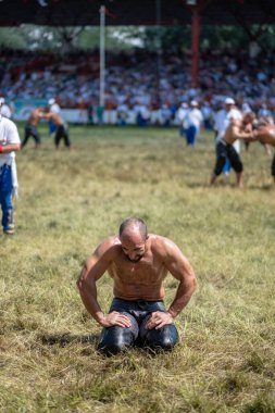EDIRNE, TURKEY - 14 Temmuz 2018: Yağlı güreşçiler Kirkpinar, Edirne 'de güreşe hazırlanıyor