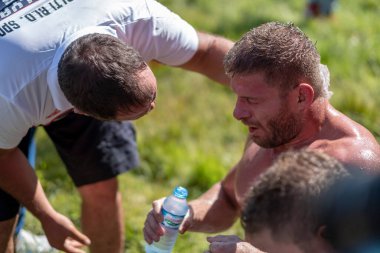 EDIRNE, TURKEY - 14 Temmuz 2018: Yağlı güreşçiler Kirkpinar, Edirne 'de güreşe hazırlanıyor