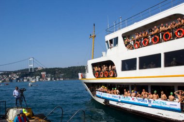 İSTANBUL, TURKEY - 23 HAZİRAN, 2017: İstanbul 'da Boğaziçi Gemide Yüzme Yarışı