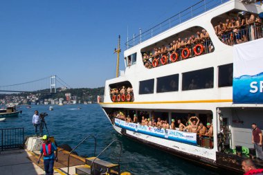 İSTANBUL, TURKEY - 23 HAZİRAN, 2017: İstanbul 'da Boğaziçi Gemide Yüzme Yarışı