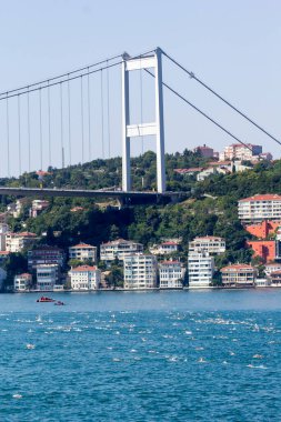 İSTANBUL, TURKEY - 23 Temmuz 2017: İstanbul 'daki Boğaz' da kıtalararası yüzme yarışı sırasında çok sayıda insan yüzüyor