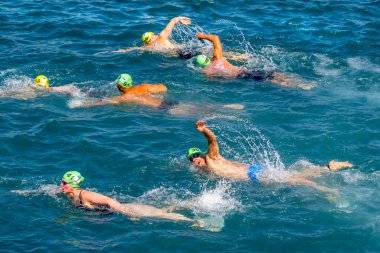 İSTANBUL, TURKEY - 23 Temmuz 2017: İstanbul 'daki Boğaz' da kıtalararası yüzme yarışı sırasında çok sayıda insan yüzüyor