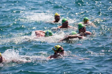 İSTANBUL, TURKEY - 23 Temmuz 2017: İstanbul 'daki Boğaz' da kıtalararası yüzme yarışı sırasında çok sayıda insan yüzüyor