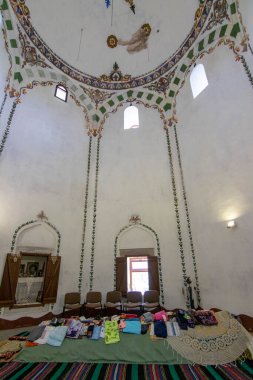 Obrochishte, Bulgaristan - 6 Haziran 2019: Ak Yazili Sultan Baba Derviş, tekke, 16. yüzyıl Müslüman dini bektashi liderinin mezarı