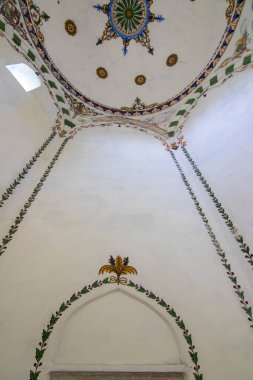 Obrochishte, Bulgaristan - 6 Haziran 2019: Ak Yazili Sultan Baba Derviş, tekke, 16. yüzyılın Müslüman dini lideri Bektashi 'nin iç kubbesinden bir manzara 