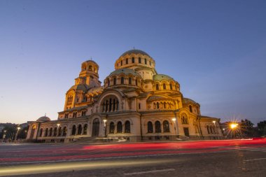 Sofya 'nın merkezinde yer alan Alexander Nevsky Katedrali. Bu bölge, Sofya 'nın en ünlü turistik beldesi ve seyahat için iyi bir yer.