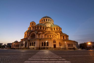 Sofya 'nın merkezinde yer alan Alexander Nevsky Katedrali. Bu bölge, Sofya 'nın en ünlü turistik beldesi ve seyahat için iyi bir yer.