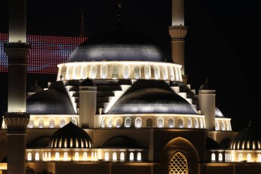 İstanbul, Türkiye 'deki Aydınlatılmış Cami Gece Görüşü 