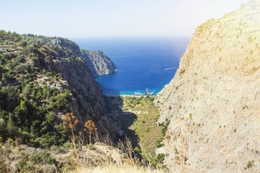 Kelebek Vadisi, kelebekler vadisi, Türkiye 'nin batısındaki Oludeniz / Fethiye ilinde. Bu vadiye sadece tekne ya da kaya tırmanışıyla ulaşabilirsiniz. Faralya, Türkiye. 