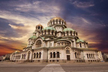 Sofya 'nın merkezinde yer alan Alexander Nevsky Katedrali. Bu bölge, Sofya 'nın en ünlü turistik beldesi ve seyahat için iyi bir yer.