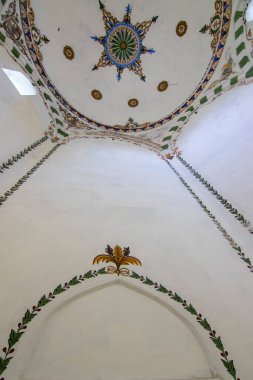 OBROCHISHTE, BULGARIA - 6 Haziran 2019: Ak Yazili Sultan Baba Derviş, tekke, Bulgaristan 'ın Obrochishte kentindeki Müslüman dini bektaşi liderinin 16. yüzyıldan kalma mezarı