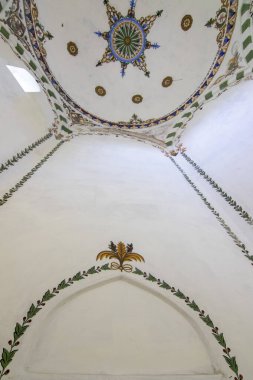 OBROCHISHTE, BULGARIA - 6 Haziran 2019: Ak Yazili Sultan Baba Derviş, tekke, Bulgaristan 'ın Obrochishte kentindeki Müslüman dini bektaşi liderinin 16. yüzyıldan kalma mezarı