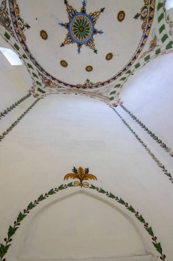 OBROCHISHTE, BULGARIA - 6 Haziran 2019: Ak Yazili Sultan Baba Derviş, tekke, Bulgaristan 'ın Obrochishte kentindeki Müslüman dini bektaşi liderinin 16. yüzyıldan kalma mezarı