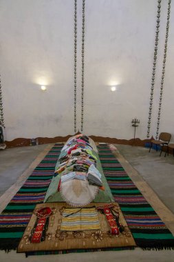 Obrochishte, Bulgaristan - 6 Haziran 2019: Ak Yazili Sultan Baba Derviş (tekke), Bulgaristan 'ın Obrochishte kentinde bulunan Müslüman dini lider bektashi' nin 16. yüzyıldan kalma mezarının iç kubbesinden bir manzara