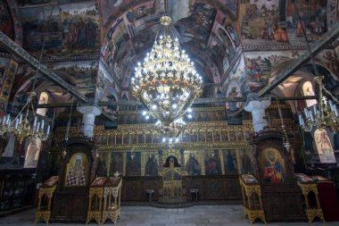 BACHKOVO MONASTERY PLOVDIV, BULGARIA - 4 Haziran 2019: Bachkovo Manastırı freskleri, Bizans Ortodoks Manastırı resimleri, birçok renkli resim, Hıristiyan dininin figürleri 