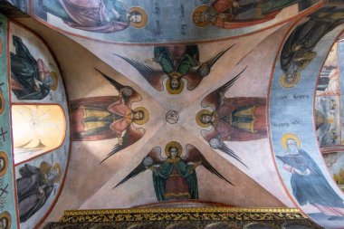 Bachkovo Manastırı Plovdiv, Bulgaristan - 4 Haziran 2019: Bachkovo Manastırı freskleri, Bizans Ortodoks Manastırı 'nın resimleri, İsa' nın dinine ait pek çok renkli figür var..