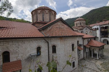 Bachkovo Manastırı Hıristiyan mimarisinin önemli bir anıtıdır ve en büyük ve en eski Doğu Ortodoks eserlerinden biridir. Kutsal Meryem Ana Asenovgrad Bulgaristan 'ın Bachkovo Manastırı Yurdu