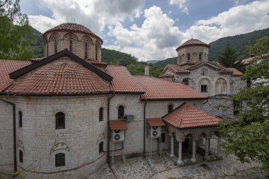 Bachkovo Manastırı Hıristiyan mimarisinin önemli bir anıtıdır ve en büyük ve en eski Doğu Ortodoks eserlerinden biridir. Kutsal Meryem Ana Asenovgrad Bulgaristan 'ın Bachkovo Manastırı Yurdu