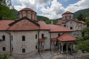 Bachkovo Manastırı Hıristiyan mimarisinin önemli bir anıtıdır ve en büyük ve en eski Doğu Ortodoks eserlerinden biridir. Kutsal Meryem Ana Asenovgrad Bulgaristan 'ın Bachkovo Manastırı Yurdu