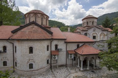 Bachkovo Manastırı Hıristiyan mimarisinin önemli bir anıtıdır ve en büyük ve en eski Doğu Ortodoks eserlerinden biridir. Kutsal Meryem Ana Asenovgrad Bulgaristan 'ın Bachkovo Manastırı Yurdu