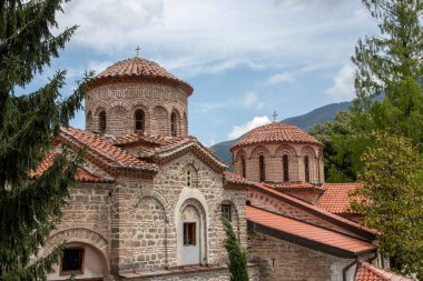 Bachkovo Manastırı Hıristiyan mimarisinin önemli bir anıtıdır ve en büyük ve en eski Doğu Ortodoks eserlerinden biridir. Kutsal Meryem Ana Asenovgrad Bulgaristan 'ın Bachkovo Manastırı Yurdu
