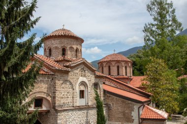 Bachkovo Manastırı Hıristiyan mimarisinin önemli bir anıtıdır ve en büyük ve en eski Doğu Ortodoks eserlerinden biridir. Kutsal Meryem Ana Asenovgrad Bulgaristan 'ın Bachkovo Manastırı Yurdu