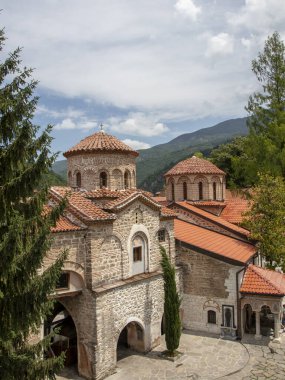 Bachkovo Manastırı Hıristiyan mimarisinin önemli bir anıtıdır ve en büyük ve en eski Doğu Ortodoks eserlerinden biridir. Kutsal Meryem Ana Asenovgrad Bulgaristan 'ın Bachkovo Manastırı Yurdu