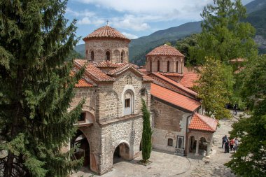 Bachkovo Manastırı Hıristiyan mimarisinin önemli bir anıtıdır ve en büyük ve en eski Doğu Ortodoks eserlerinden biridir. Kutsal Meryem Ana Asenovgrad Bulgaristan 'ın Bachkovo Manastırı Yurdu