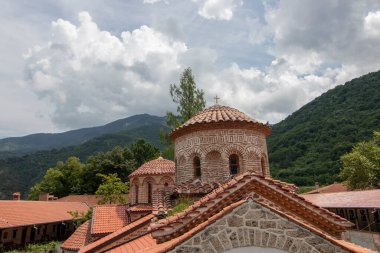 Bachkovo Manastırı Hıristiyan mimarisinin önemli bir anıtıdır ve en büyük ve en eski Doğu Ortodoks eserlerinden biridir. Kutsal Meryem Ana Asenovgrad Bulgaristan 'ın Bachkovo Manastırı Yurdu