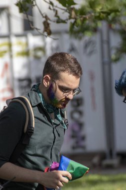SOFYA, BULGGARIA - 8 Haziran 2019: İnsanlar LGBT Sofya 'nın eşitlik ve LGBT toplumuna ayrımcılık yapılmaması konulu yıllık LGBT gurur geçidine katıldılar.