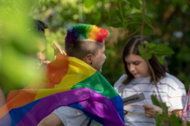 SOFYA, BULGGARIA - 8 Haziran 2019: İnsanlar LGBT Sofya 'nın eşitlik ve LGBT toplumuna ayrımcılık yapılmaması konulu yıllık LGBT gurur geçidine katıldılar.