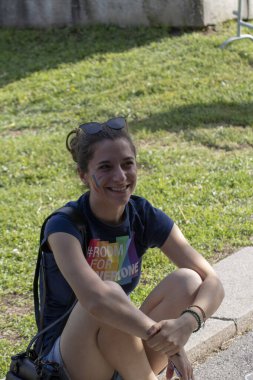 SOFYA, BULGGARIA - 8 Haziran 2019: İnsanlar LGBT Sofya 'nın eşitlik ve LGBT toplumuna ayrımcılık yapılmaması konulu yıllık LGBT gurur geçidine katıldılar.