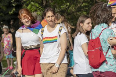SOFYA, BULGGARIA - 8 Haziran 2019: İnsanlar LGBT Sofya 'nın eşitlik ve LGBT toplumuna ayrımcılık yapılmaması konulu yıllık LGBT gurur geçidine katıldılar.