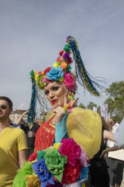 SOFYA, BULGGARIA - 8 Haziran 2019: İnsanlar LGBT Sofya 'nın eşitlik ve LGBT toplumuna ayrımcılık yapılmaması konulu yıllık LGBT gurur geçidine katıldılar.