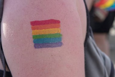 SOFYA, BULGGARIA - 8 Haziran 2019: İnsanlar LGBT Sofya 'nın eşitlik ve LGBT toplumuna ayrımcılık yapılmaması konulu yıllık LGBT gurur geçidine katıldılar.