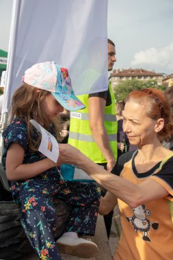 SOFYA, BULGGARIA - 8 Haziran 2019: İnsanlar LGBT Sofya 'nın eşitlik ve LGBT toplumuna ayrımcılık yapılmaması konulu yıllık LGBT gurur geçidine katıldılar.