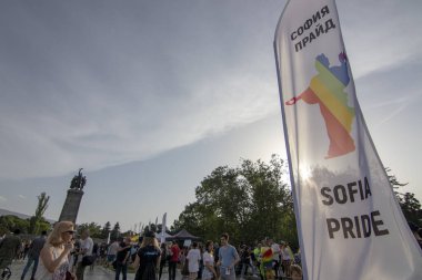 SOFYA, BULGGARIA - 8 Haziran 2019: İnsanlar LGBT Sofya 'nın eşitlik ve LGBT toplumuna ayrımcılık yapılmaması konulu yıllık LGBT gurur geçidine katıldılar.