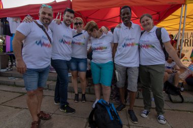 SOFYA, BULGGARIA - 8 Haziran 2019: İnsanlar LGBT Sofya 'nın eşitlik ve LGBT toplumuna ayrımcılık yapılmaması konulu yıllık LGBT gurur geçidine katıldılar.