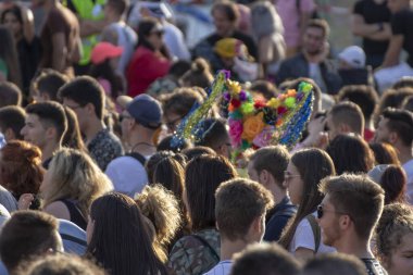 SOFYA, BULGGARIA - 8 Haziran 2019: İnsanlar LGBT Sofya 'nın eşitlik ve LGBT toplumuna ayrımcılık yapılmaması konulu yıllık LGBT gurur geçidine katıldılar.