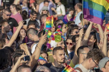 SOFYA, BULGGARIA - 8 Haziran 2019: İnsanlar LGBT Sofya 'nın eşitlik ve LGBT toplumuna ayrımcılık yapılmaması konulu yıllık LGBT gurur geçidine katıldılar.