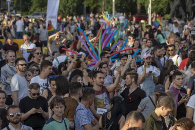 SOFYA, BULGGARIA - 8 Haziran 2019: İnsanlar LGBT Sofya 'nın eşitlik ve LGBT toplumuna ayrımcılık yapılmaması konulu yıllık LGBT gurur geçidine katıldılar.