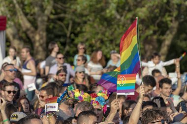 SOFYA, BULGGARIA - 8 Haziran 2019: İnsanlar LGBT Sofya 'nın eşitlik ve LGBT toplumuna ayrımcılık yapılmaması konulu yıllık LGBT gurur geçidine katıldılar.