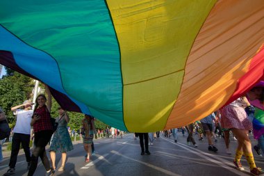SOFYA, BULGGARIA - 8 Haziran 2019: İnsanlar LGBT Sofya 'nın eşitlik ve LGBT toplumuna ayrımcılık yapılmaması konulu yıllık LGBT gurur geçidine katıldılar.