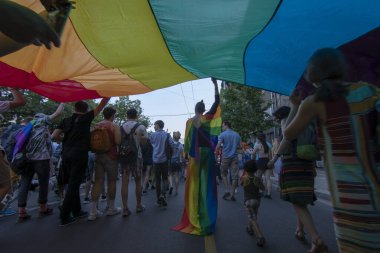 SOFYA, BULGGARIA - 8 Haziran 2019: İnsanlar LGBT Sofya 'nın eşitlik ve LGBT toplumuna ayrımcılık yapılmaması konulu yıllık LGBT gurur geçidine katıldılar.