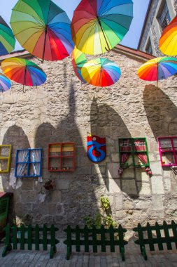 TRABZON, TURKEY - AĞUSTOS, 06, 2018: Alacahan Çarşısı 'nda renkli şemsiyeler  