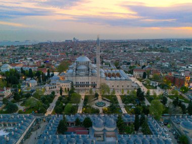 İstanbul, İstanbul 'daki Süleyman Camii' nin hava görüntüsü. Alacakaranlık saatinde İstanbul 'daki Süleyman Camii' nin hava görüntüsü. Sultanahmet, Ayasofya, Ramazan, kandil 