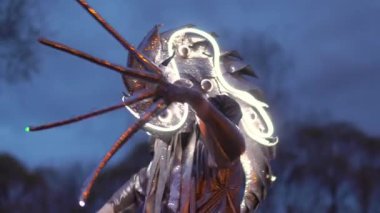 Uzaylı bir yaratık kameraya bakıyor. Yüksek kalite 4k görüntü