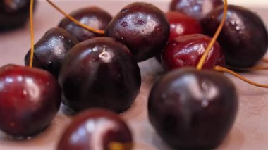 Sulu, yıkanmış kirazlar düzgün döner. Yüksek kalite 4k görüntü