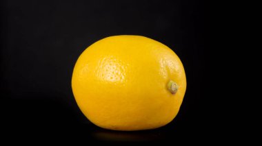 Sarı Limon. Makro 'da sağlıklı beslenme için turunçgil meyveli vitaminler. Yüksek kalite fotoğraf