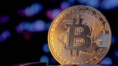 Bulanık dijital arka planda Bitcoin parası. Yüksek kalite fotoğraf